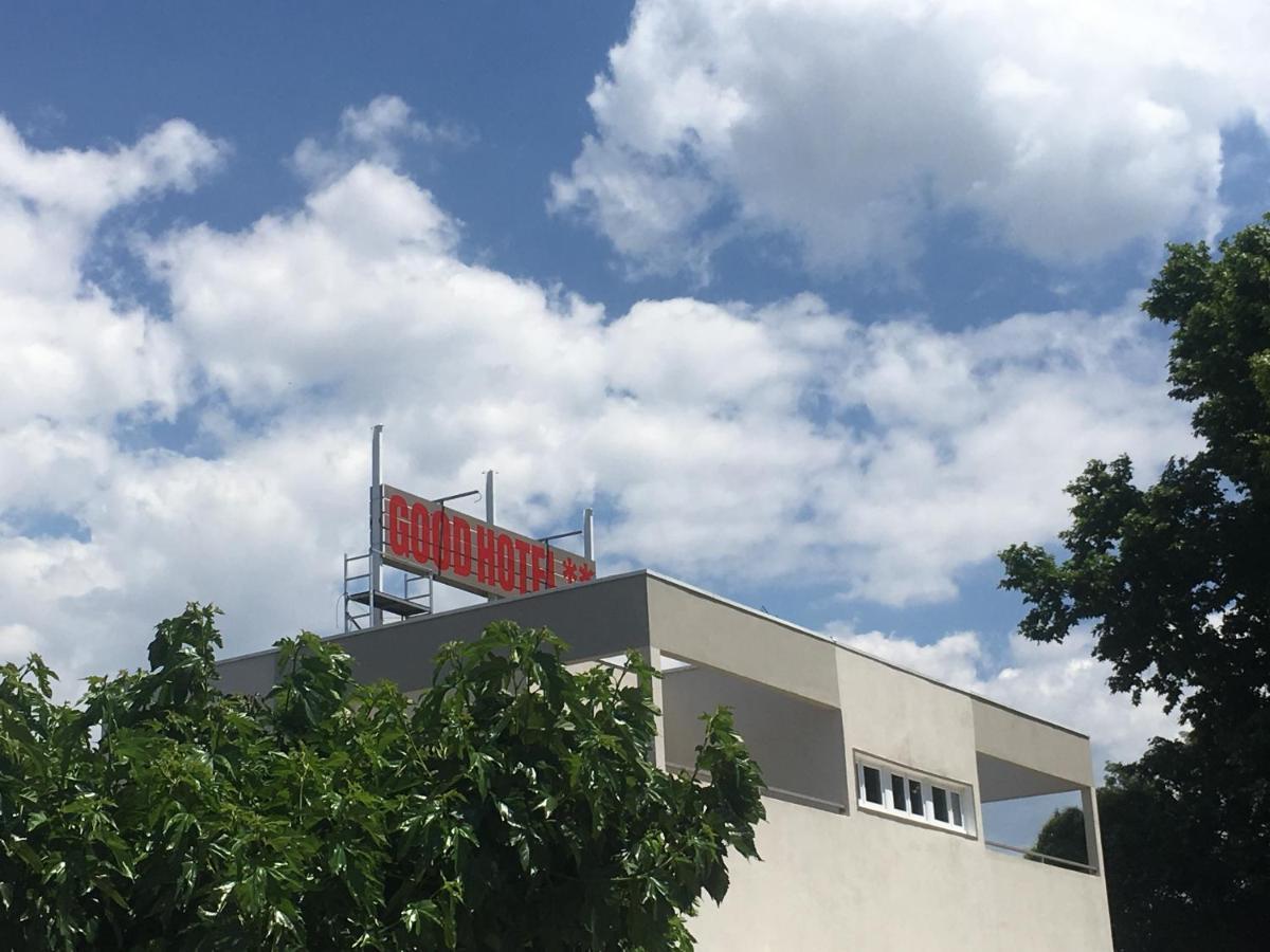 กู๊ด โฮเต็ล มาร์เซย โอบาญ - ลา วาล็องติน Hotel La Penne-sur-Huveaune ภายนอก รูปภาพ